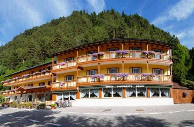 Hotel Zanon Ziano di Fiemme エクステリア 写真