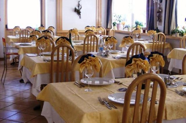 Hotel Zanon Ziano di Fiemme エクステリア 写真